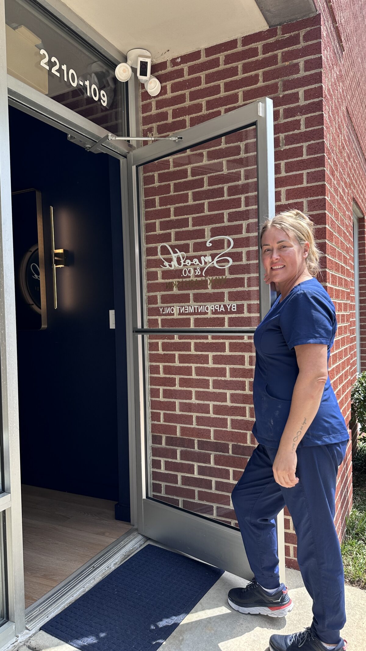 Lindsey at Smoothe Raleigh. Best waxing in Raleigh. Best facial in Raleigh. Best microneedling in Raleigh. Best dermaplaning in Raleigh.